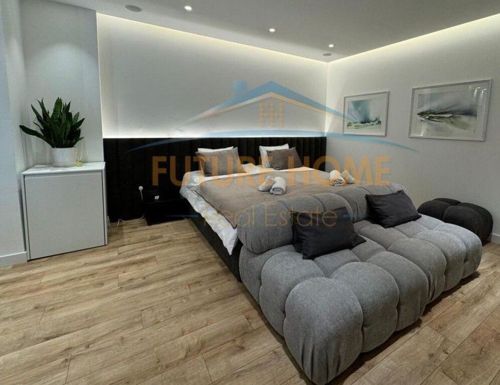 For sale, Studio Apartment, Willson Square, Tirana!!