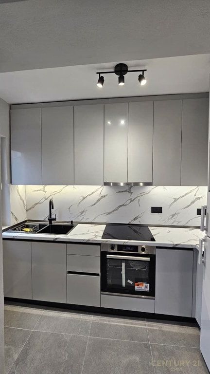 APARTAMENT ME QIRA 3+1 TEK PAZARI I RI