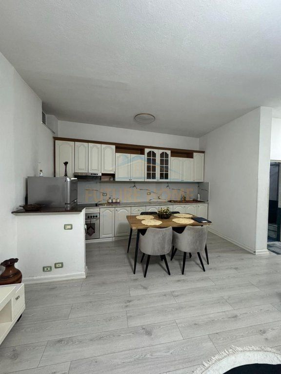 Qera, Apartament 1+1 , Rruga e Barrikadave, Tirane