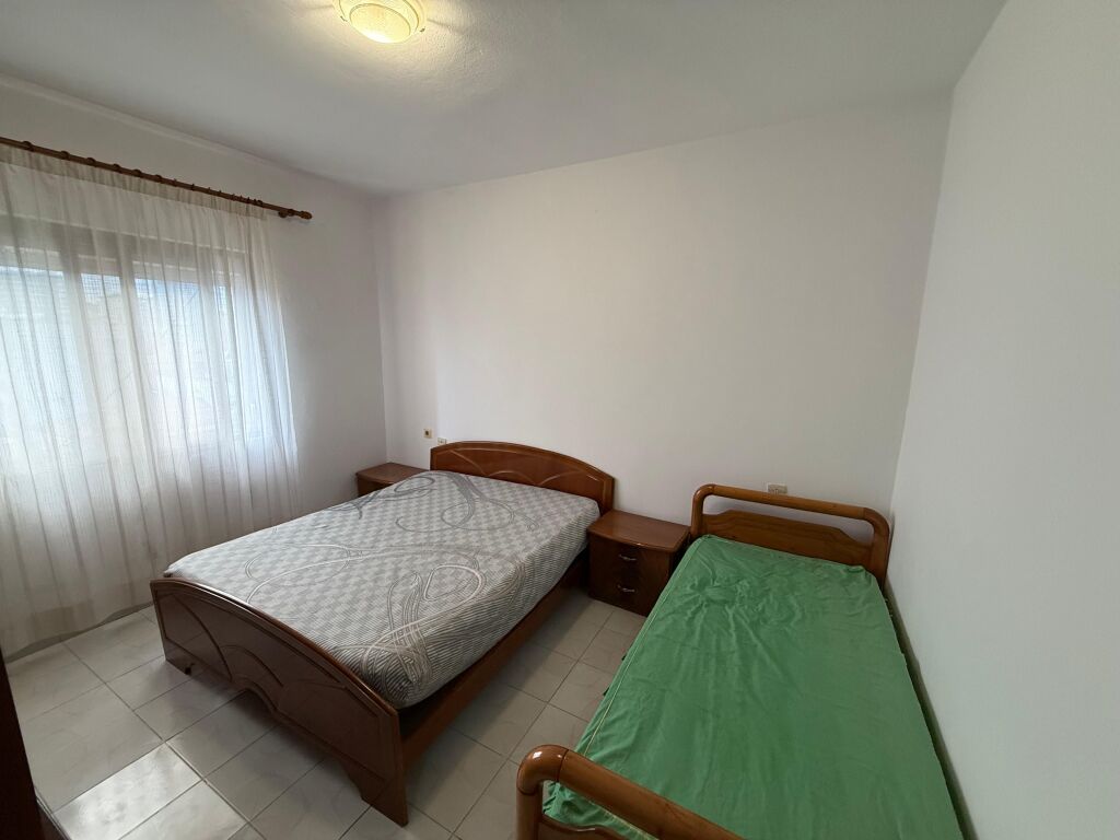 📣 QERA Apartament 1+1 Me Kuzhine Me Vete 📍 Prane Institutit Te Higjenes, Ambasada Amerikane 🛣️ Rruga "Qamil Guranjaku" ✨   🏢 Ndertim Ekzistues  🪜 Kati 6 (Pa Ashensor)  🛋️ I Mobiluar  📐 Siperfaqe 740 m2   💶 Cmimi 45.000 Leke i Pa Diskutueshem
