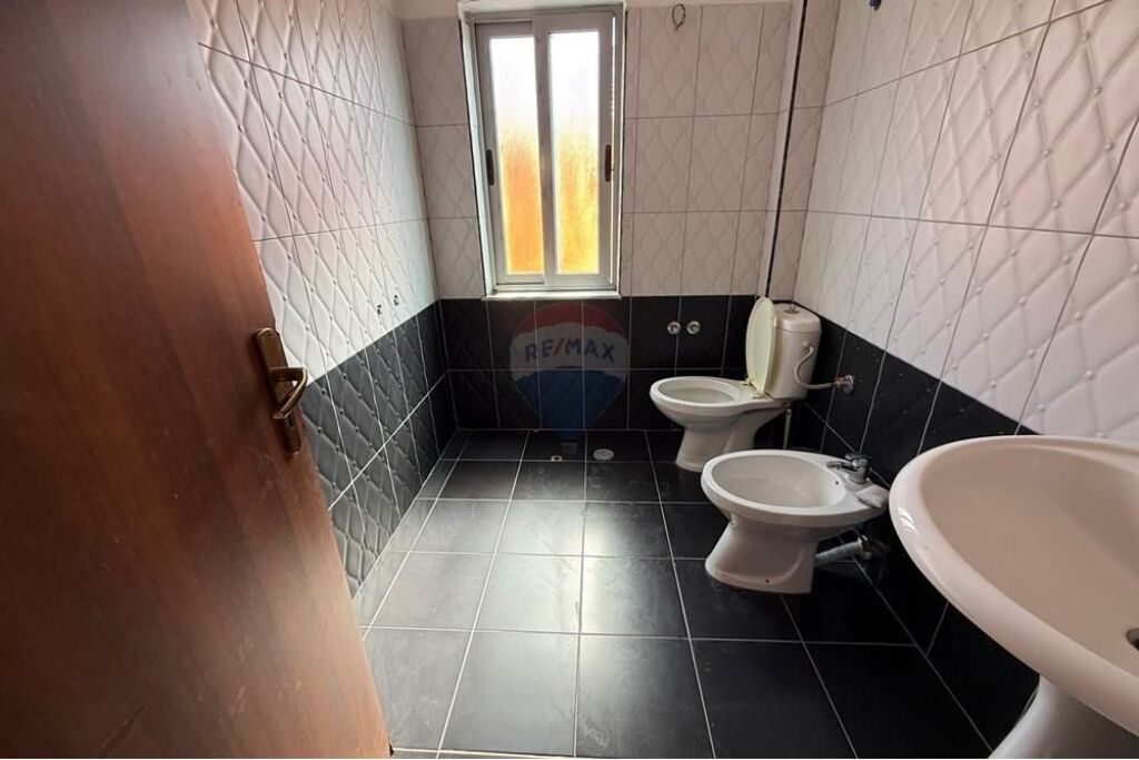 Villa di 3 piani in vendita vicino a Siri Kodres!