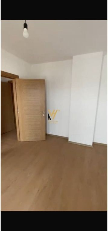 SI OFFRE AMBIENTE 117 M2 IN AFFITTO A 5 MAJI 400 EURO