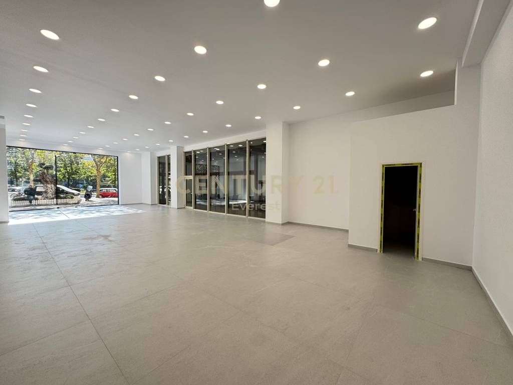 NEAR DELIORGJI, COMMERCIAL SPACE FOR RENT