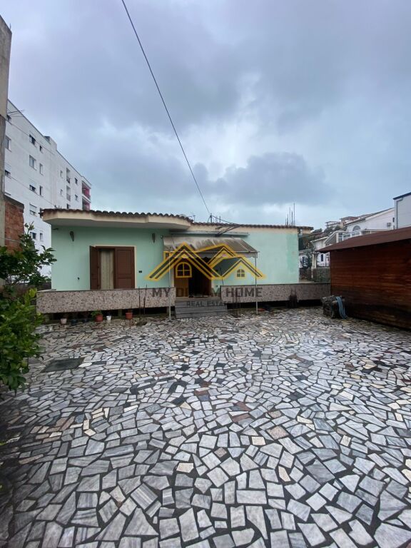 JEPET ME QERA AMBJENT BIZNESI DHE PER FAMILJE (SHTEPI PRIVATE 3+1)