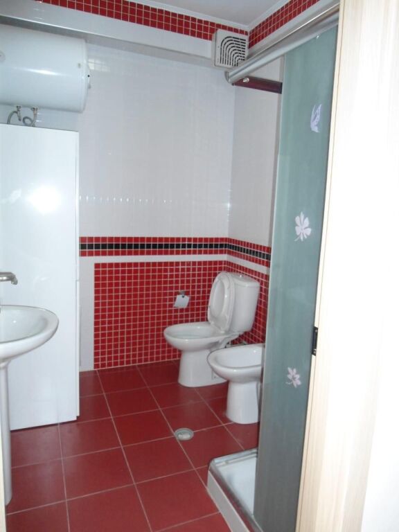 AFFITTASI 1+1+POSTO AUTO LAGO ASCIUTTO 630 €