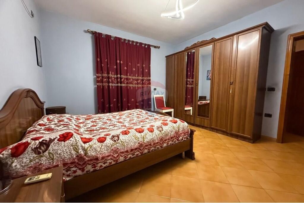 Villa di 3 piani in vendita vicino a Siri Kodres!