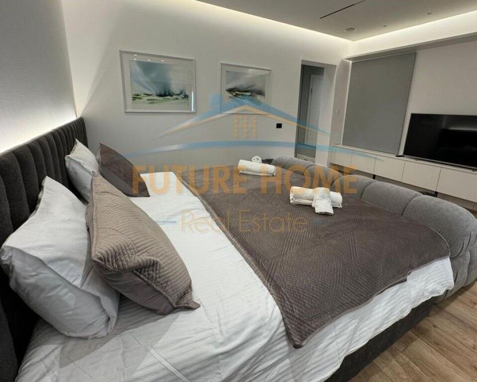 For sale, Studio Apartment, Willson Square, Tirana!!