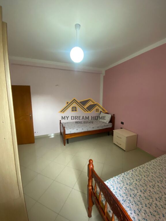 JEPET ME QERA AMBJENT BIZNESI DHE PER FAMILJE (SHTEPI PRIVATE 3+1)