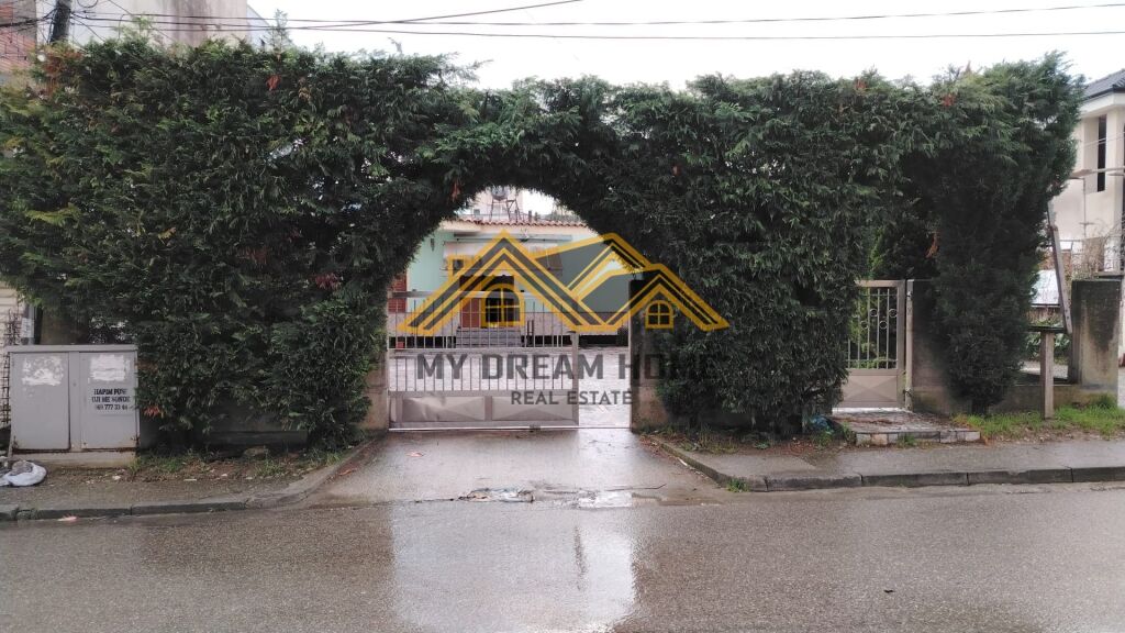 JEPET ME QERA AMBJENT BIZNESI DHE PER FAMILJE (SHTEPI PRIVATE 3+1)