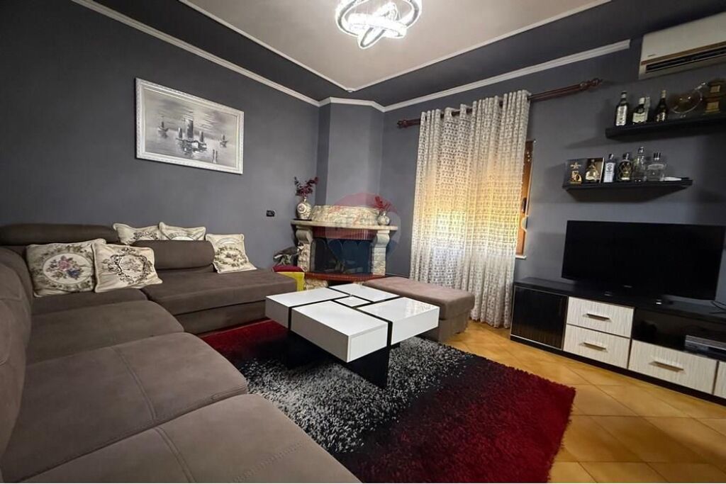 Villa di 3 piani in vendita vicino a Siri Kodres!