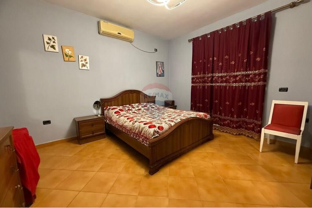 Villa di 3 piani in vendita vicino a Siri Kodres!