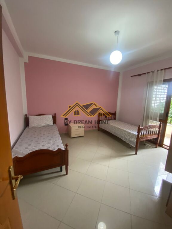 JEPET ME QERA AMBJENT BIZNESI DHE PER FAMILJE (SHTEPI PRIVATE 3+1)