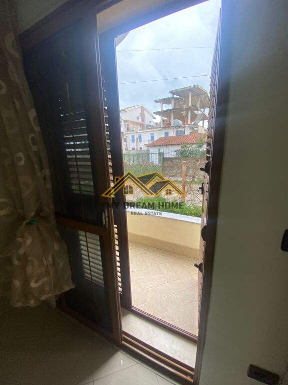 JEPET ME QERA AMBJENT BIZNESI DHE PER FAMILJE (SHTEPI PRIVATE 3+1)