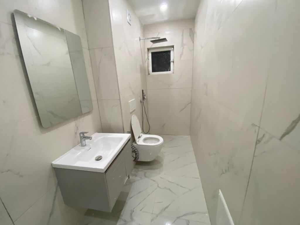 For sale 1+1, furnished with veranda, commune of Paris, 180,000 euros