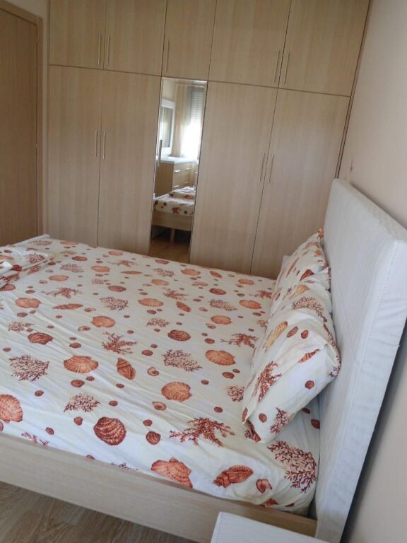AFFITTASI 1+1+POSTO AUTO LAGO ASCIUTTO 630 €