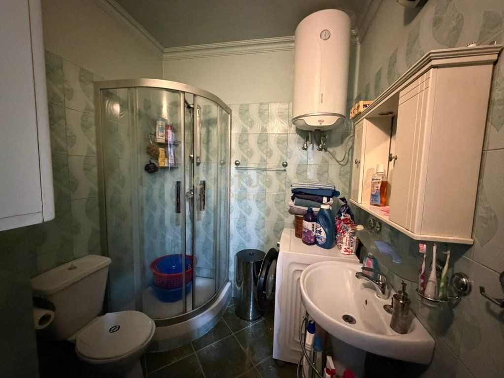 Apartment 2+1 for sale near Globe