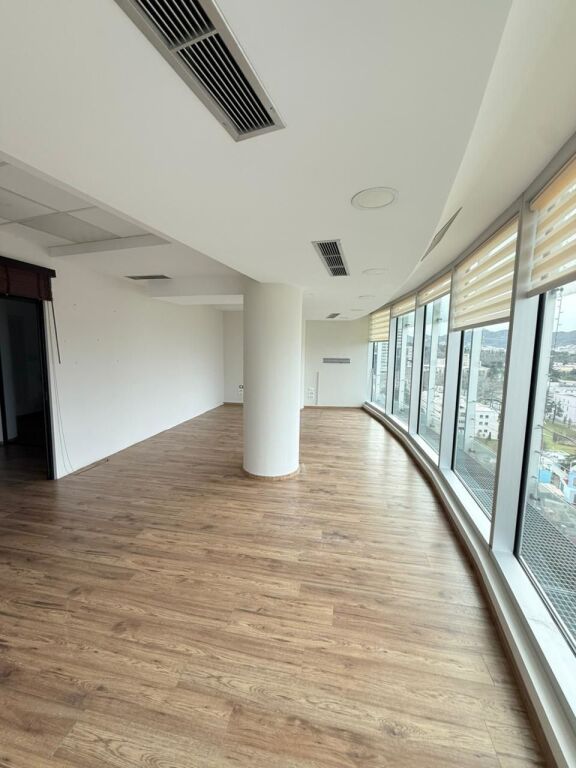 AMBIENTE PER UFFICIO IN AFFITTO PRESSO LA GALLERIA ETC CENTRO