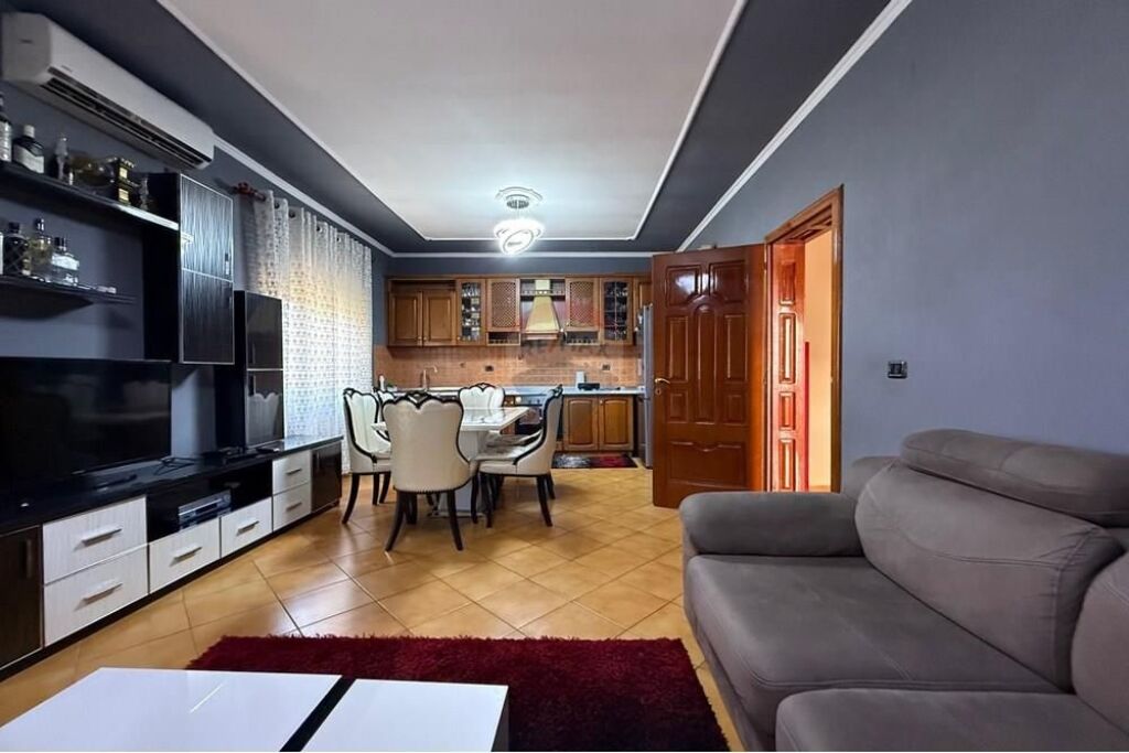 Villa di 3 piani in vendita vicino a Siri Kodres!