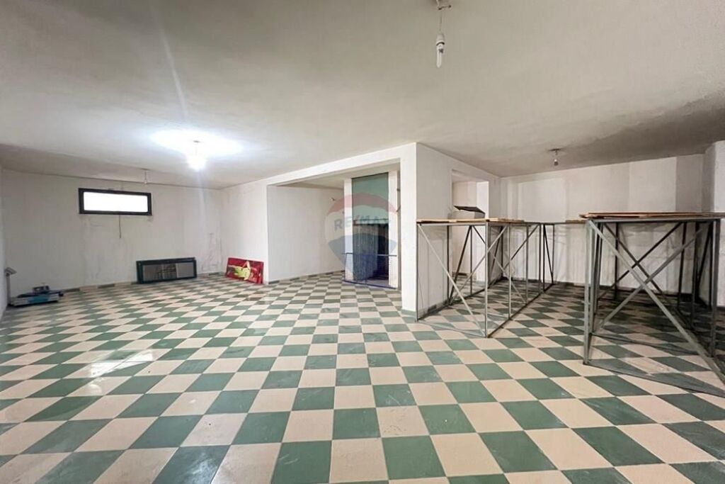 Magazzino in affitto- VICINO AMBULANCES, VLORE