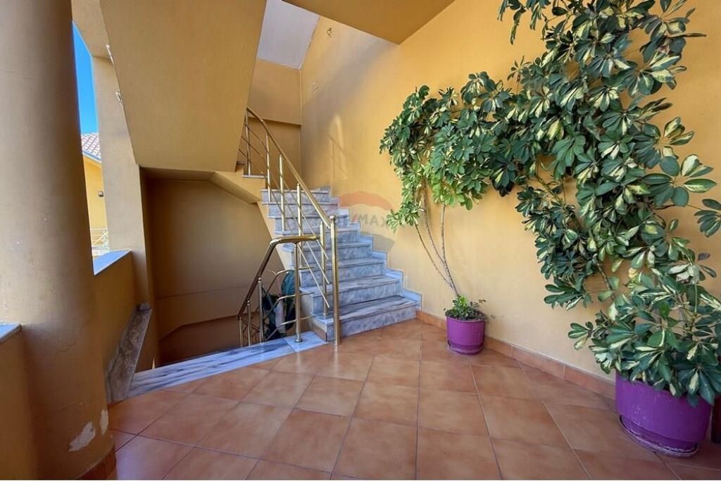 Villa di 3 piani in vendita vicino a Siri Kodres!