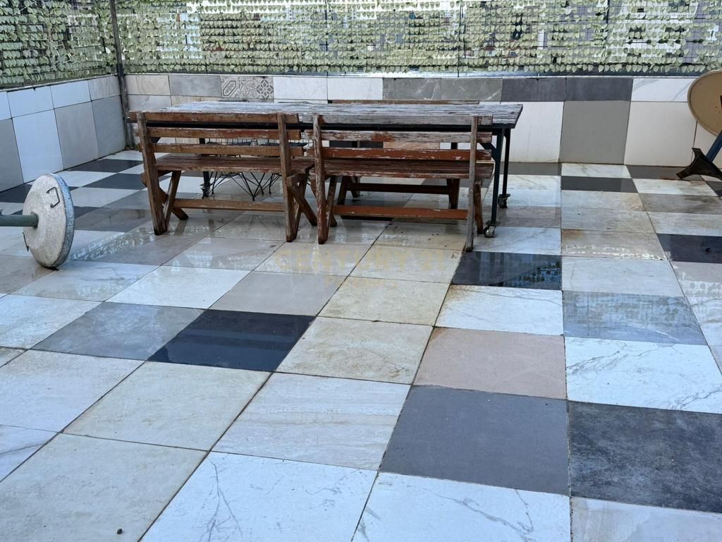 SHITET APARTAMENT 2+1 NE RRUGE TE KAVAJES