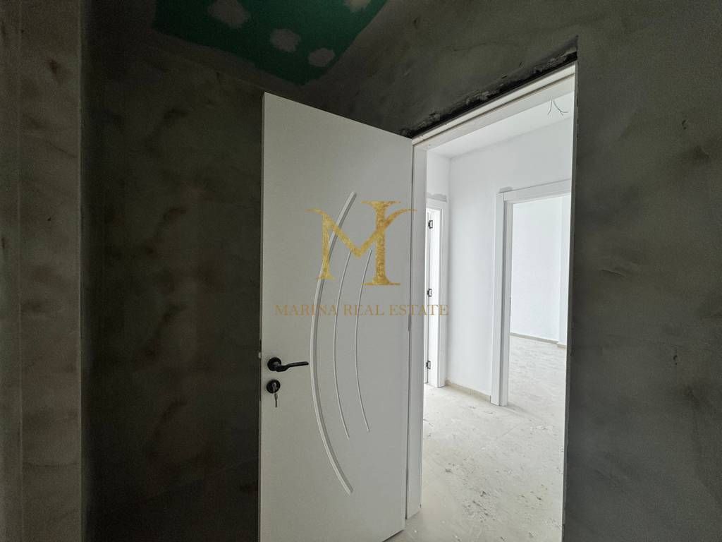 Shitet apartament 1+1, 70m2 Golem, tek Fafa Aqua Palace