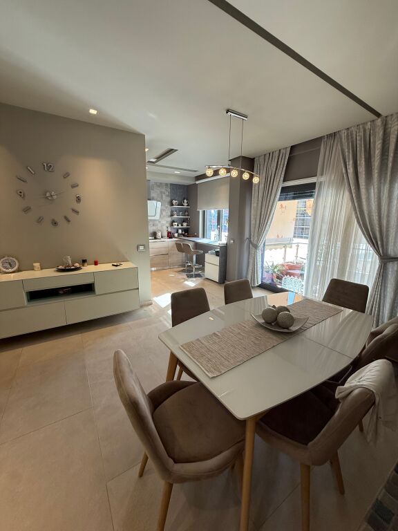 At Ring Center, a Furnished 2+1 Apartment for Rent!