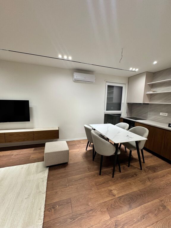 Jepet me qera apartament 1+1 – Xhamllik