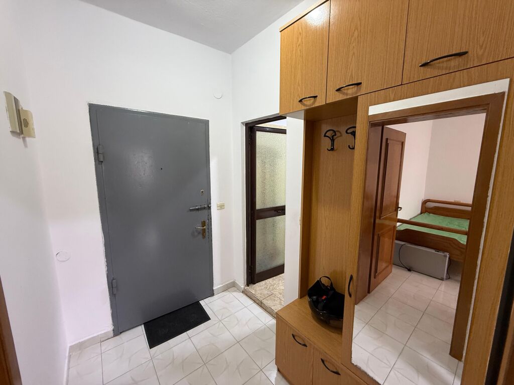 📣 QERA Apartament 1+1 Me Kuzhine Me Vete 📍 Prane Institutit Te Higjenes, Ambasada Amerikane 🛣️ Rruga "Qamil Guranjaku" ✨   🏢 Ndertim Ekzistues  🪜 Kati 6 (Pa Ashensor)  🛋️ I Mobiluar  📐 Siperfaqe 740 m2   💶 Cmimi 45.000 Leke i Pa Diskutueshem