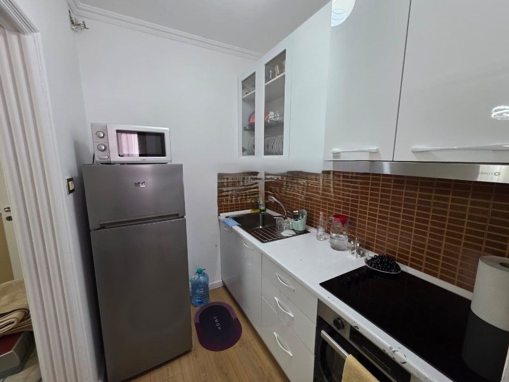 VENDESI APPARTAMENTO 1+1 NELLA ZONA DEL PORCELLANA (DIETRO U.E.T) 110,000 €