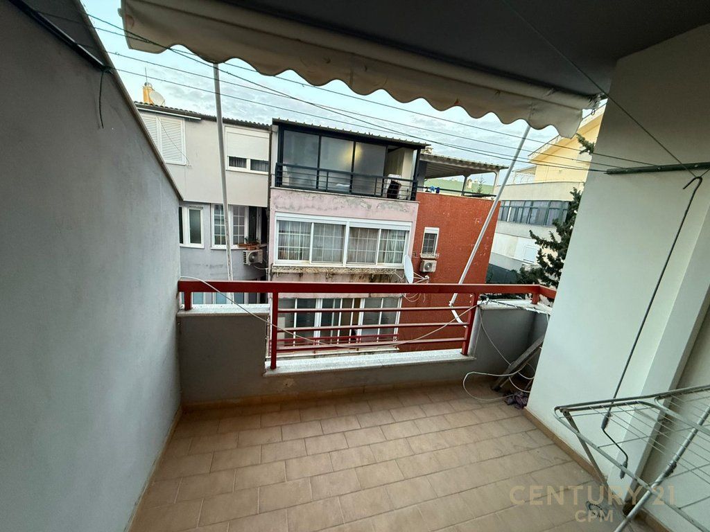 Apartment 2+1+2+parking space For Rent at Dry Lake, Colombo 2
