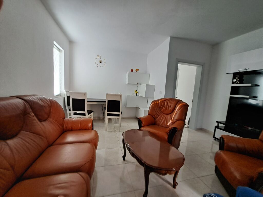 VENDESI APPARTAMENTO 1+1 a ELBASAN