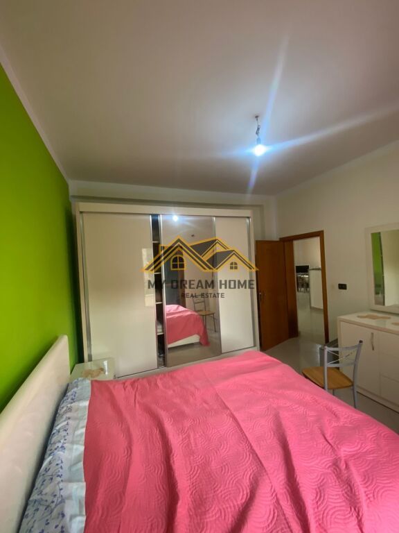 JEPET ME QERA AMBJENT BIZNESI DHE PER FAMILJE (SHTEPI PRIVATE 3+1)
