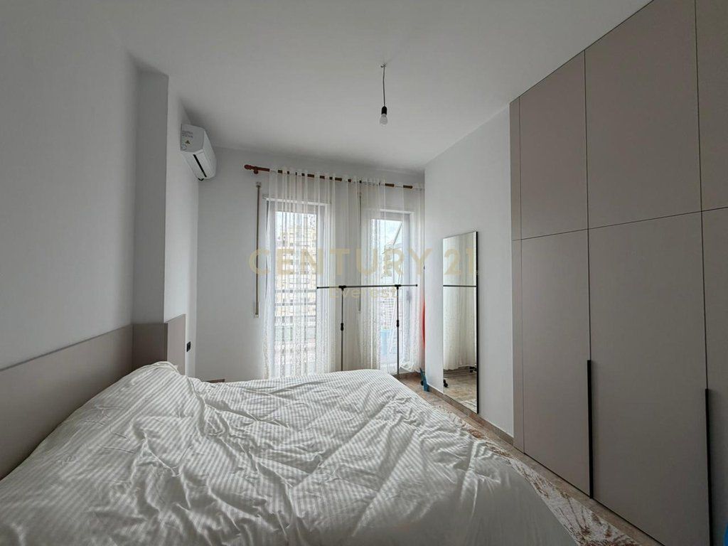 PAZARI I RI, APARTMENT 2+1 FOR RENT