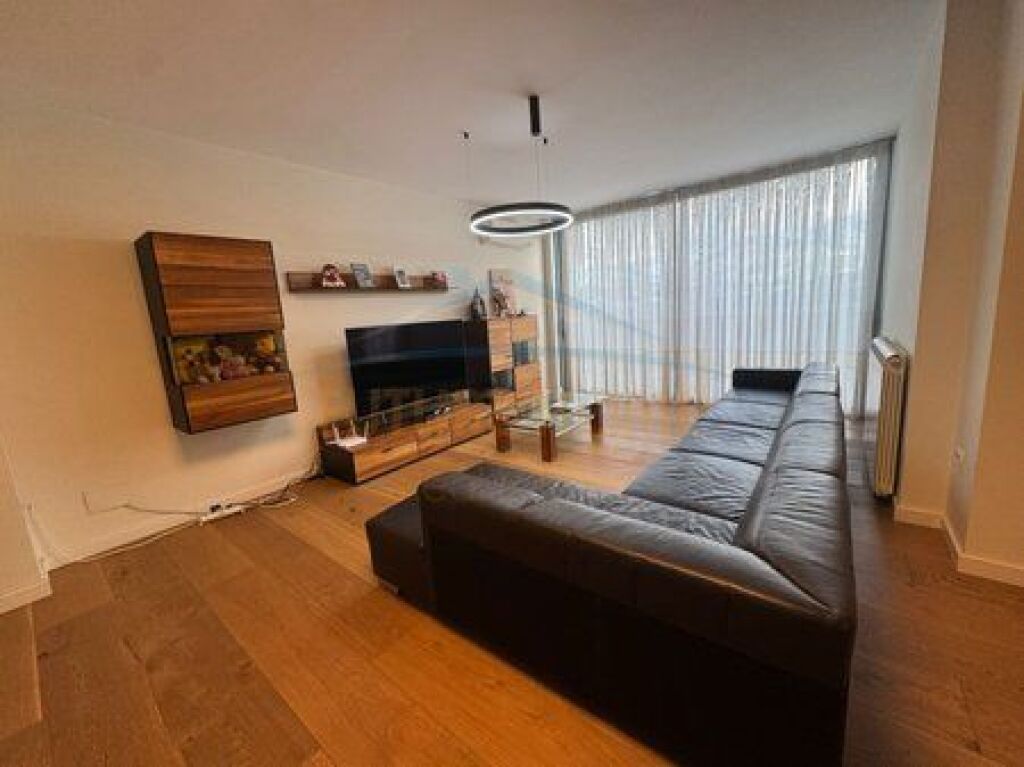 Shitet , Apartament 3+1+3 , Kinostudio