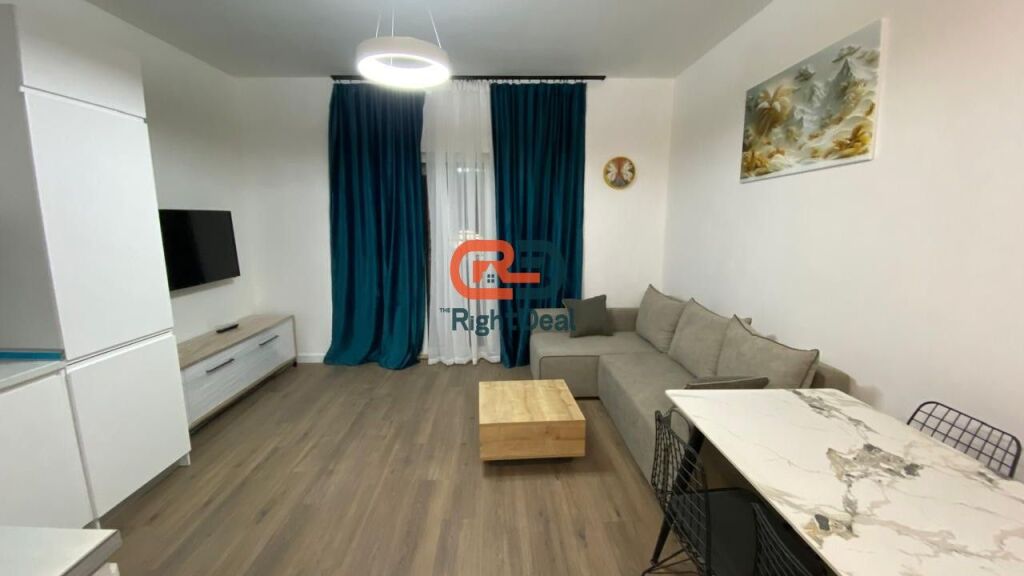 At the Paris Commune, Apartment 1+1+Veranda Totally Invested for Sale!