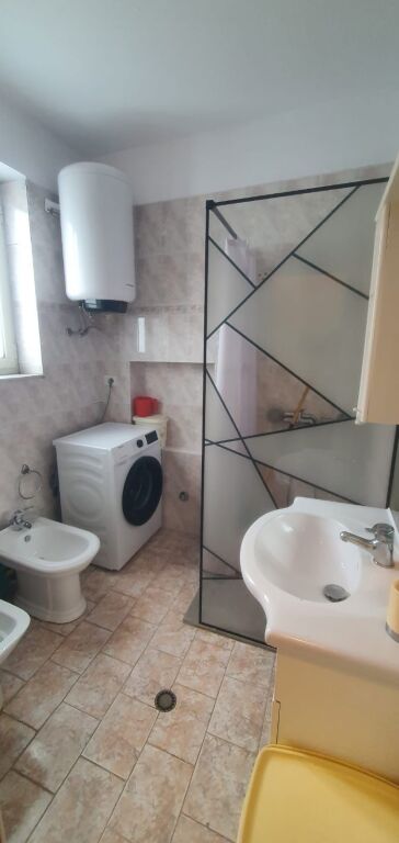 Apartament 2+1 ne kat vile Tek Fushat ne Ali Dem!