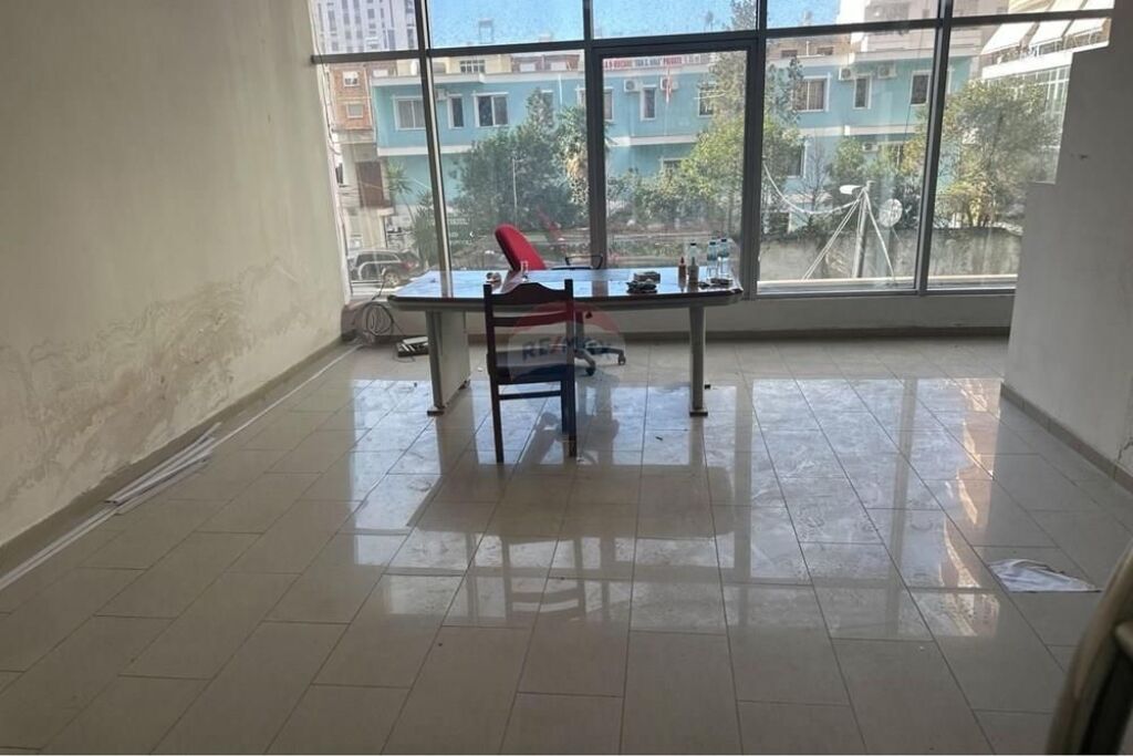 Shop for Sale - 📍 Near Conad, VLORE