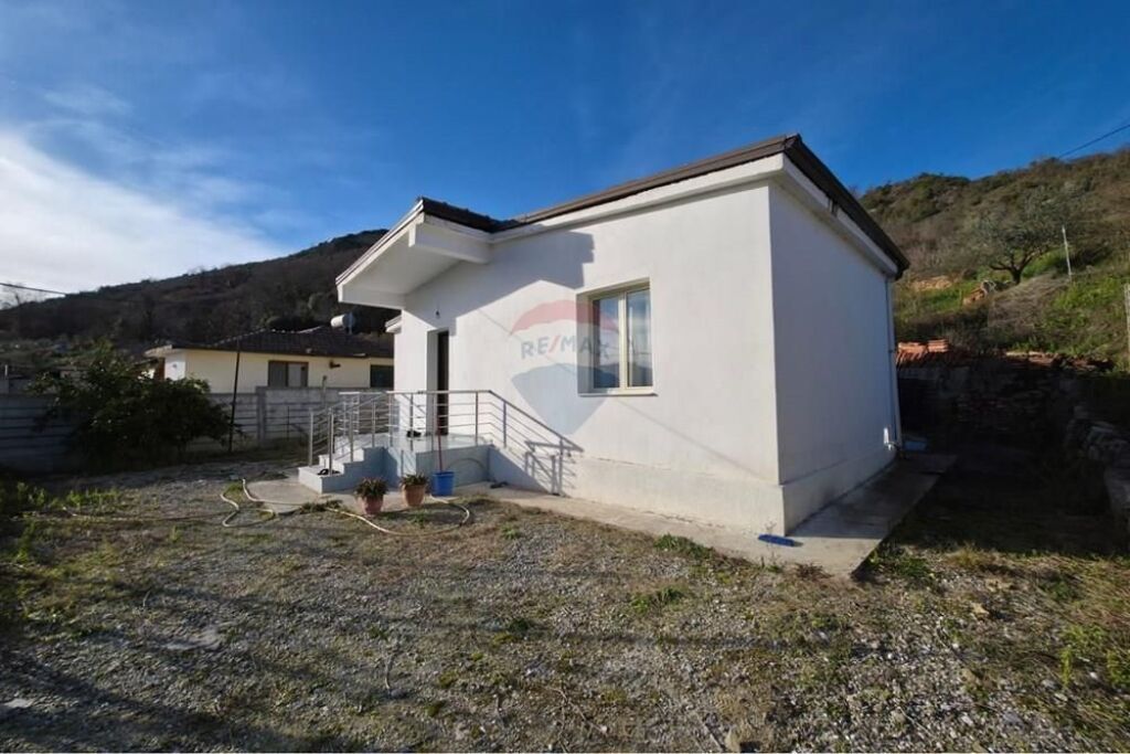 Private House for Sale in Ndroq