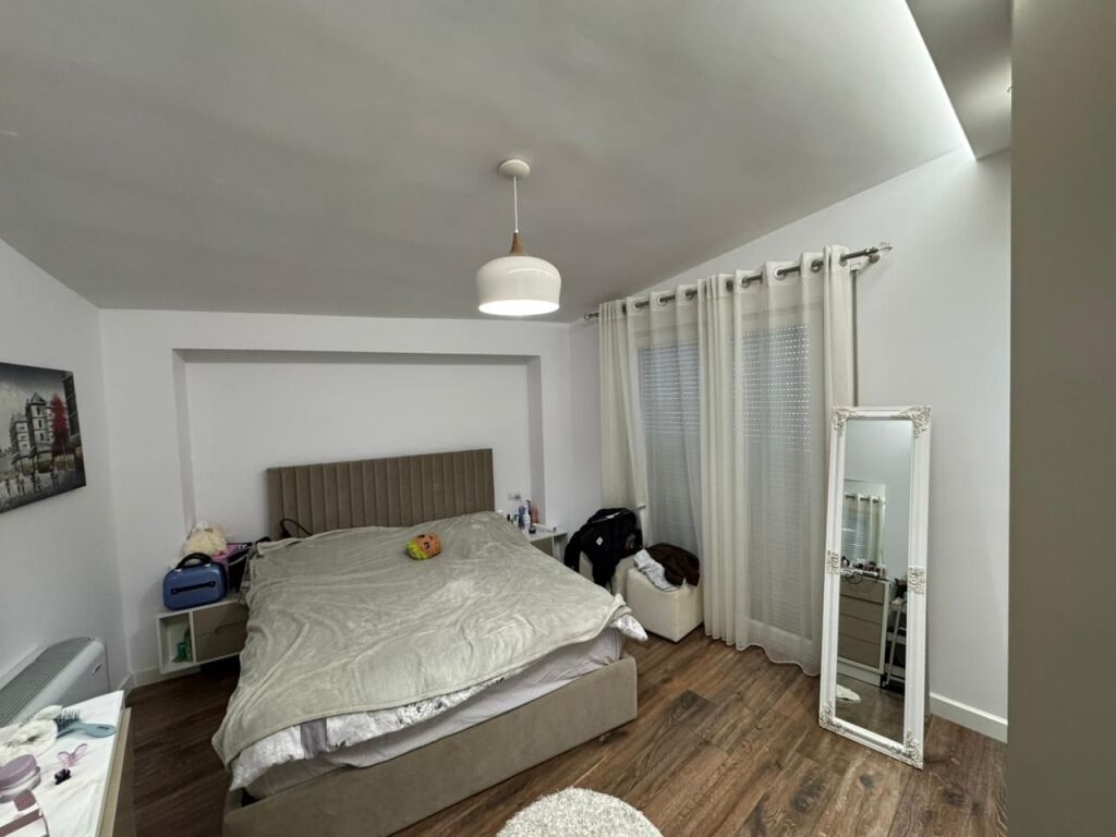 🏡 Shitet apartament 1+1 (papafingo) 📍 Liqeni i Thatë💶 Çmimi: 250.000 €