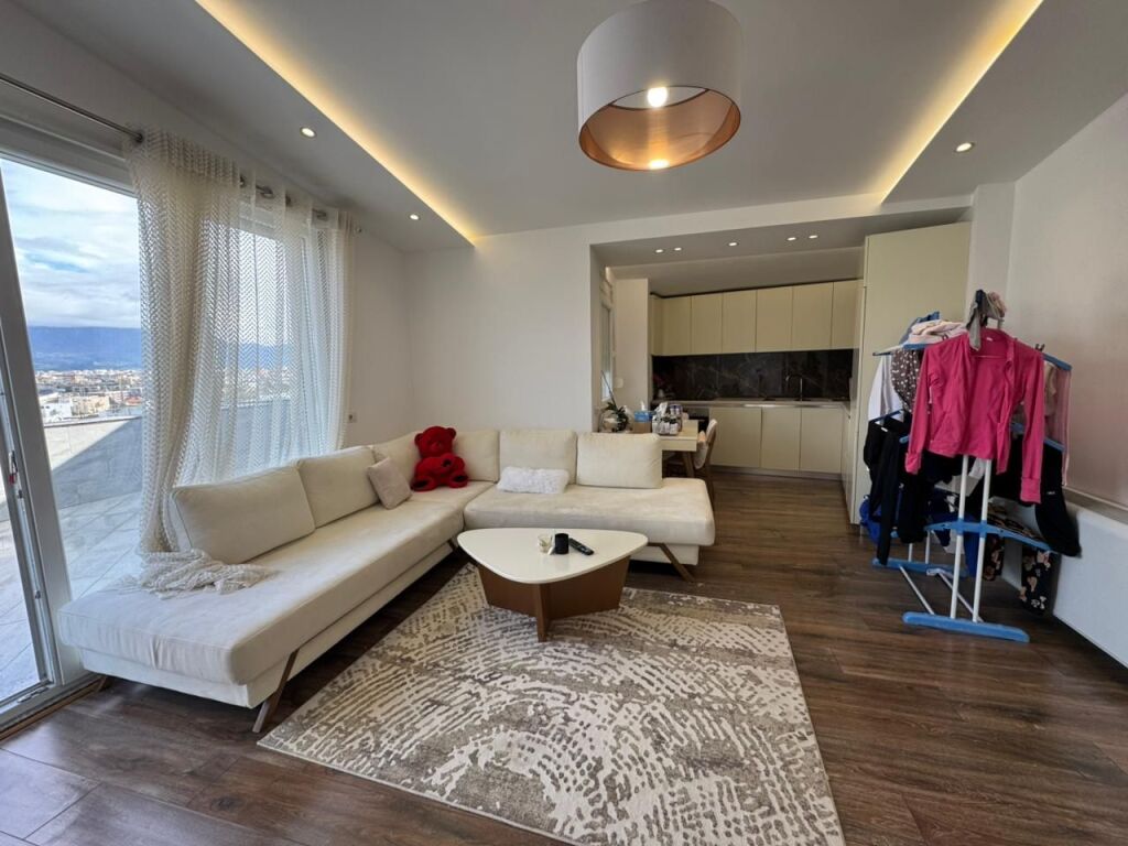 🏡 Shitet apartament 1+1 (papafingo) 📍 Liqeni i Thatë💶 Çmimi: 250.000 €