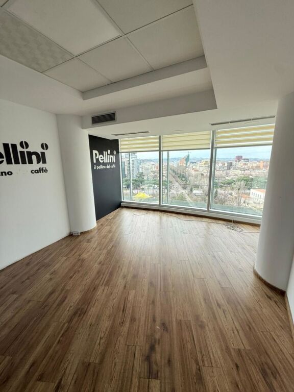 AMBIENTE PER UFFICIO IN AFFITTO PRESSO LA GALLERIA ETC CENTRO