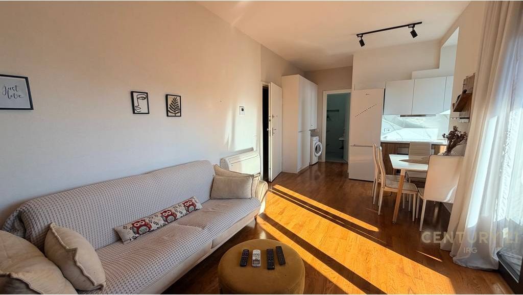 JEPET ME QIRA APARTAMENT 1+1 TEK RRUGA BARRIKADAVE ! 750 € /Muaj