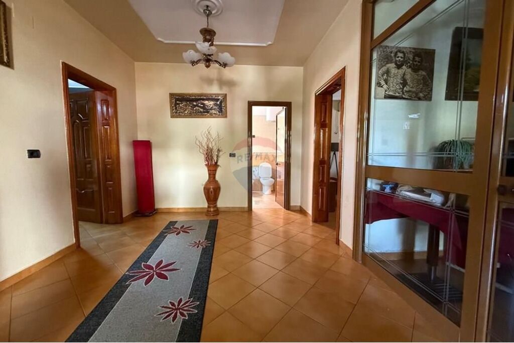Villa di 3 piani in vendita vicino a Siri Kodres!