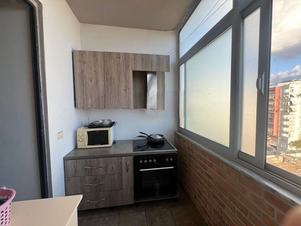 Jepet me qira apartament 2+1 prane pallateve Cabej 350 € /Muaj