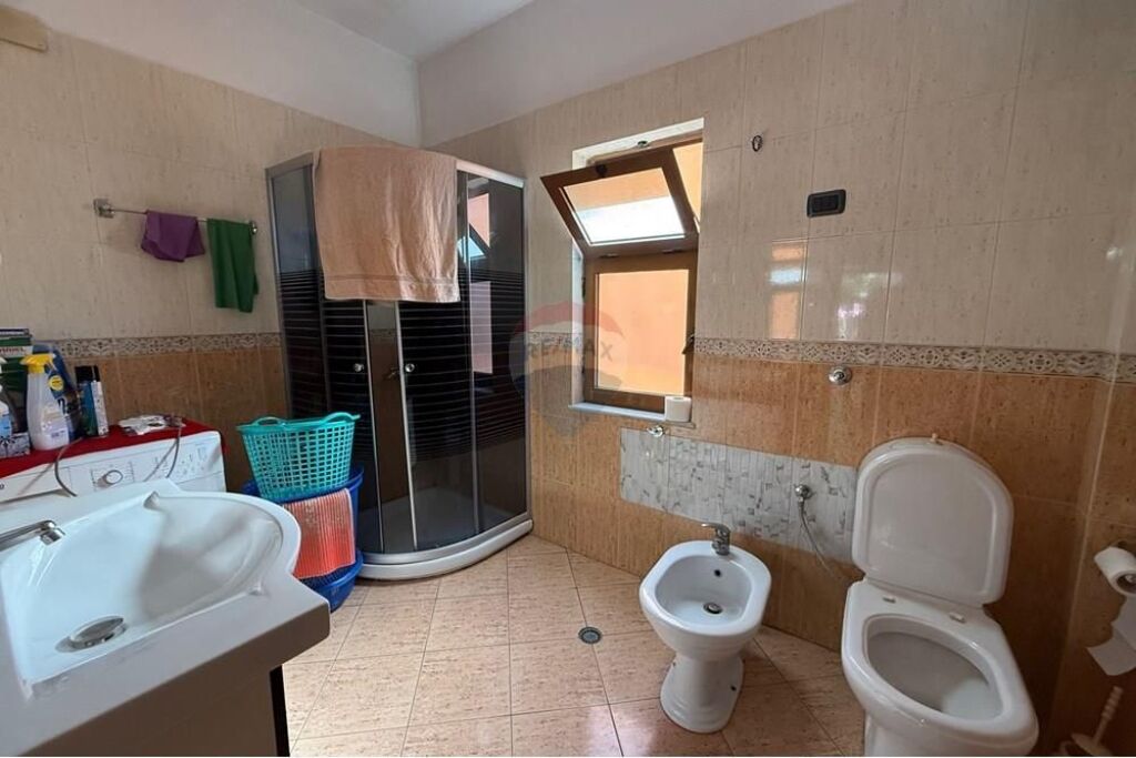 Villa di 3 piani in vendita vicino a Siri Kodres!