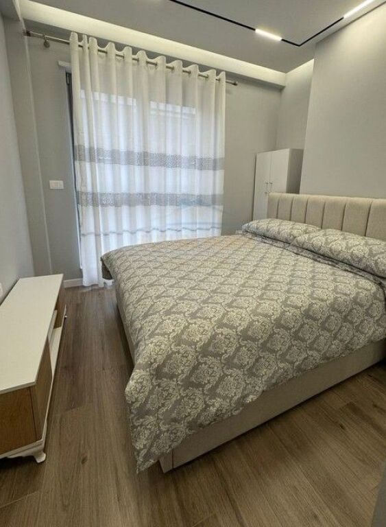Affitto, Appartamento 2+1+POSTO AUTO, Scuola Rossa, Tirana