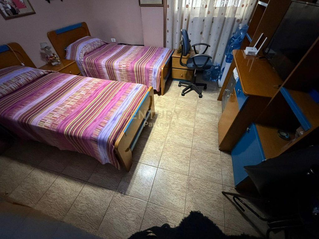 Apartment 2+1 for sale near Globe