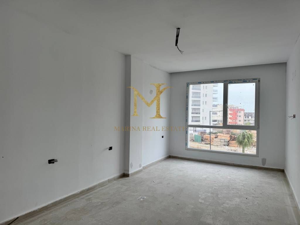 Shitet apartament 1+1, 70m2 Golem, tek Fafa Aqua Palace