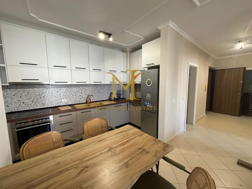 APARTAMENT 2+1 ME QERA , PLAZH HEKURUDHA !